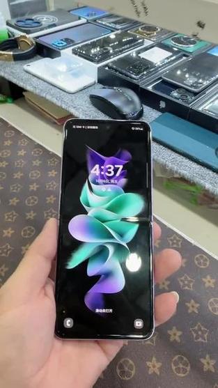 手机屏幕上有小彩点缩略图