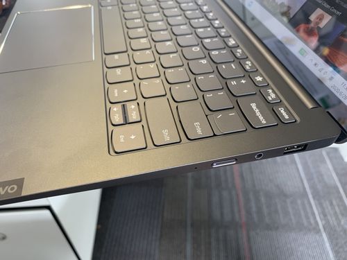 小新pro13锐龙版开盖开机