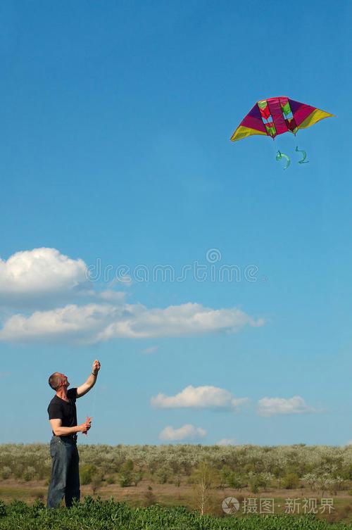 男人像风筝拉的太紧截图