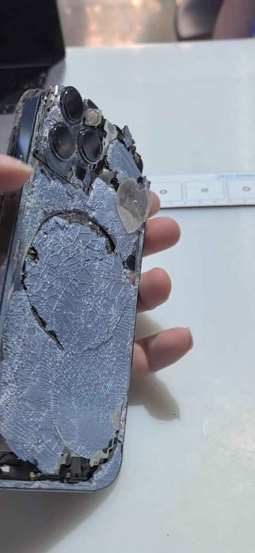 手机摔了电池坏了截图