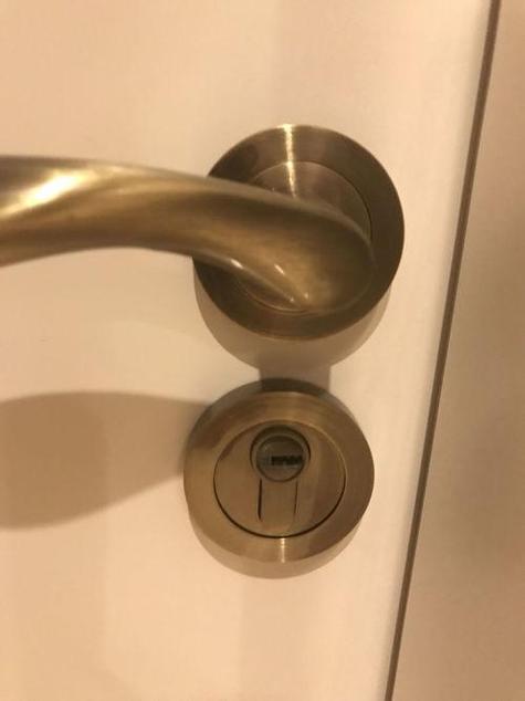 卧室门不装锁用什么代替
