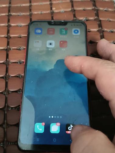 oppor15屏幕旁边有个框