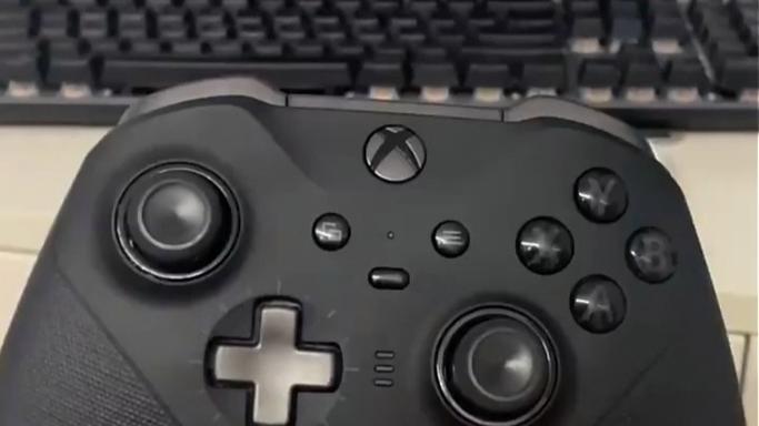 xbox无线手柄能插线吗
