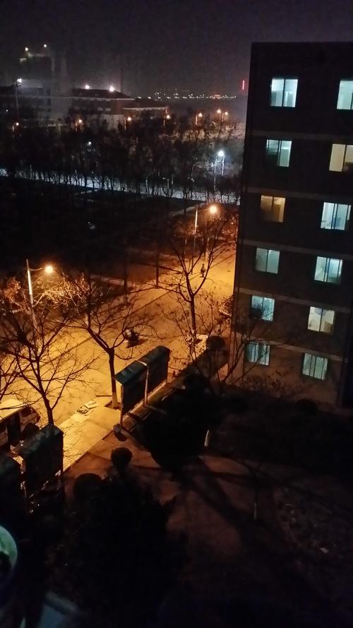 手机闪光灯拍照发白