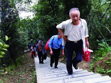 老头爬山是什么游戏