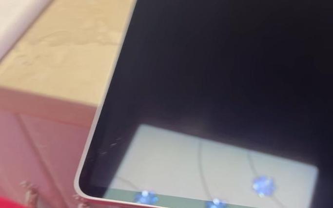 新买的ipadpro屏幕有划痕