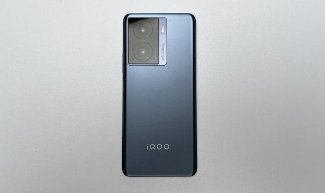 iqooz7是侧边指纹吗