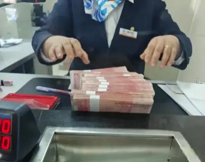 跨行存定期需要把钱取出来吗