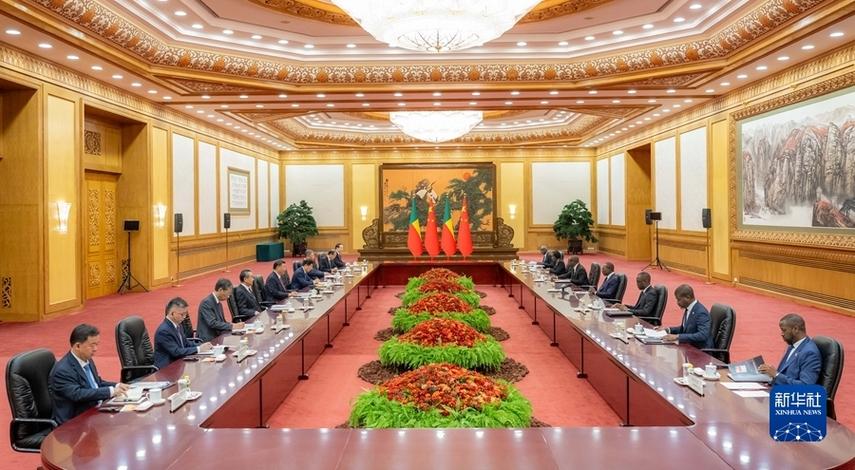 特朗普与普京及乌总统会谈图标