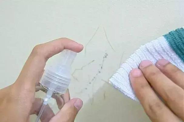 白墙熏黑了怎么擦干净