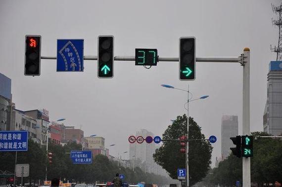 红箭头可以右转吗