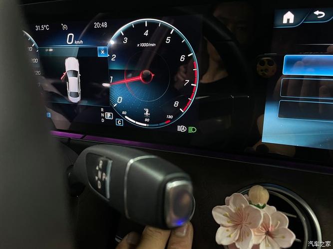 奔驰e300l屏幕突然变暗怎样调亮