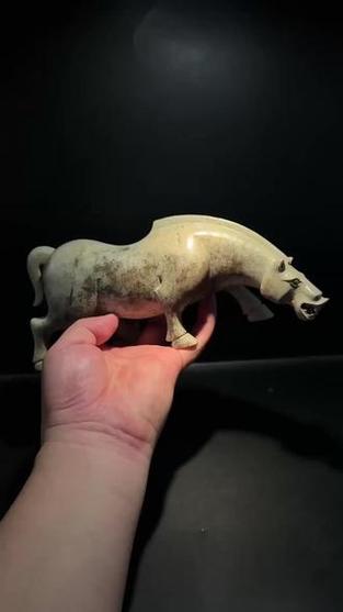 汉代出土玉马图标
