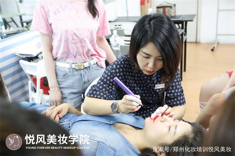 女孩学半永久截图