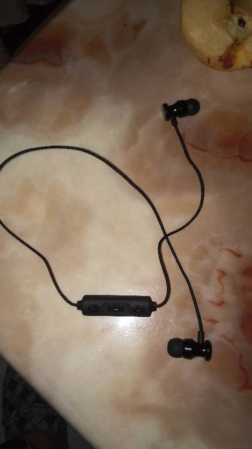 蓝牙耳机关机后指示灯还亮着截图