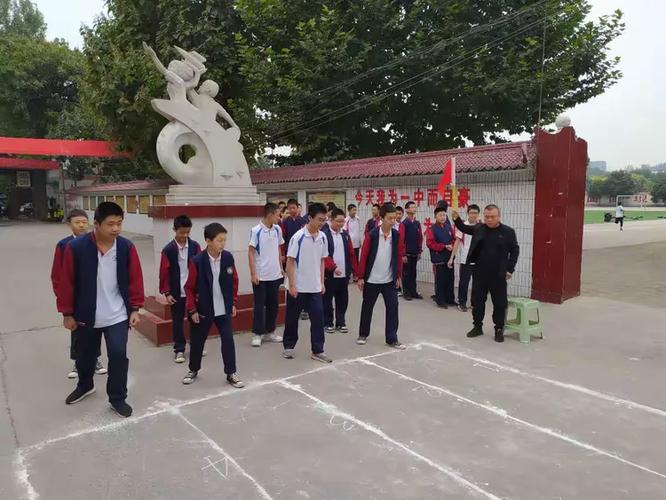 曲梁有多少学校