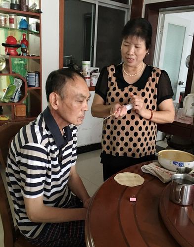 孝老爱亲好人张凤娥丈夫