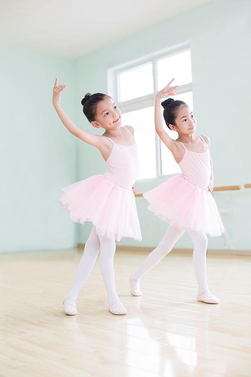 小孩舞蹈