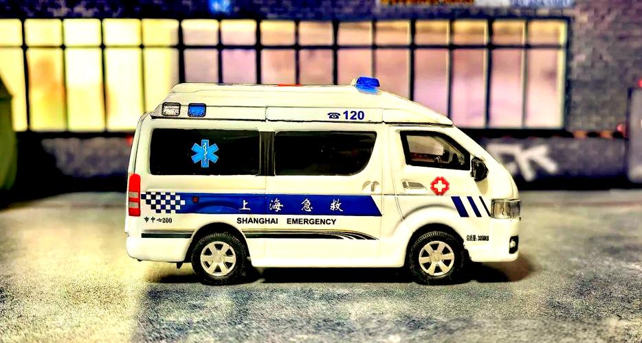 玩具救护车图标
