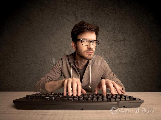 电脑怎么玩geektyper