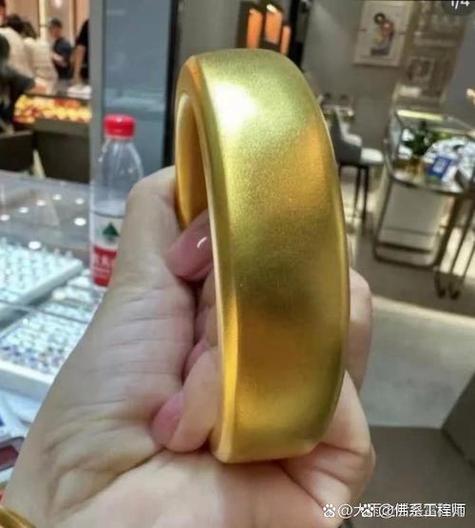 梦到自己买了个手镯