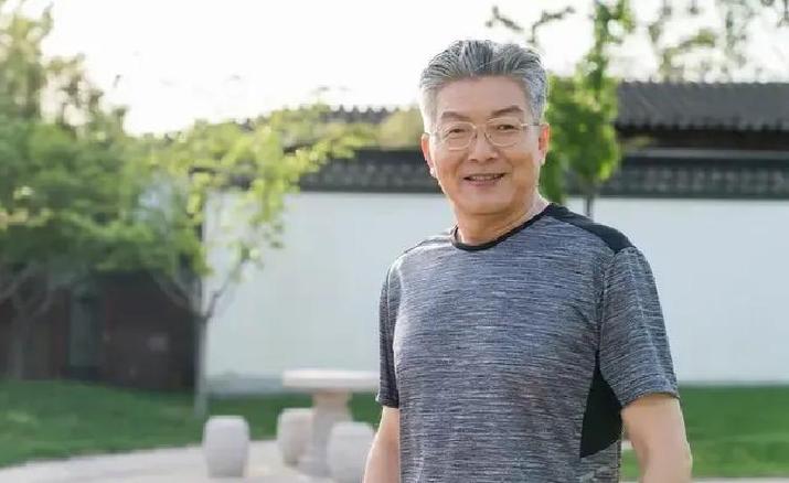 65岁男人一月正常的生活缩略图