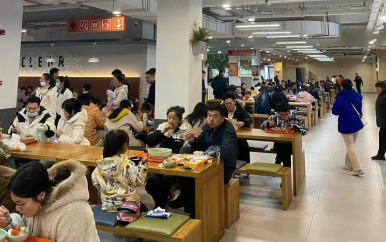 大学食堂社会人可以吃吗