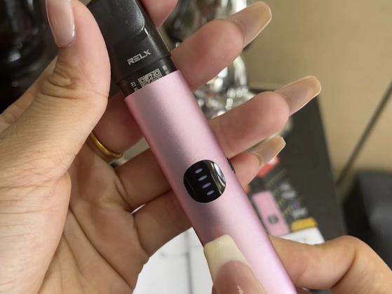悦刻烟杆不停的闪截图