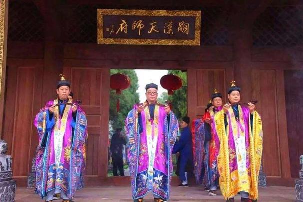 天师长袍是男还是女