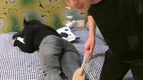 挠正太少年的脚底板小年
