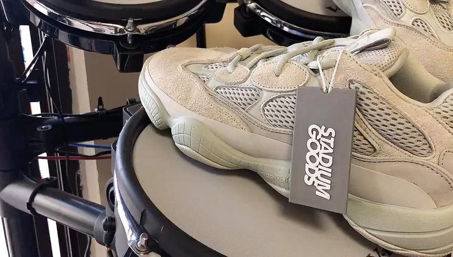 yeezy bc版是什么意思图标
