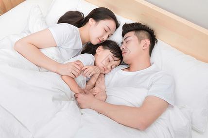 林隆璇一家三口照片