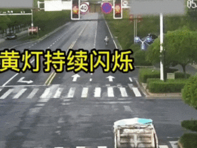 灯突然闪了一下又亮了