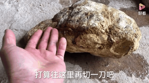 敲击石头有铁的声