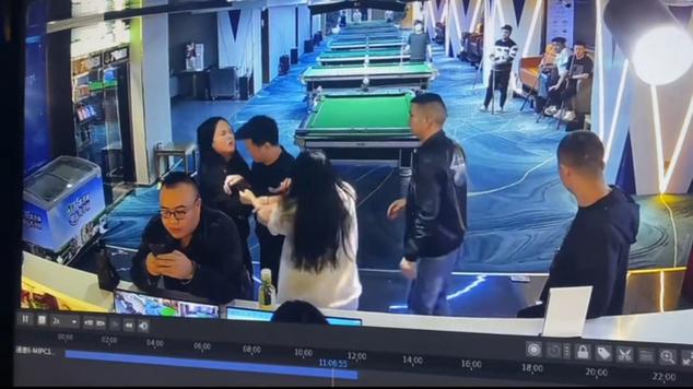 台球厅双刀女原视频截图