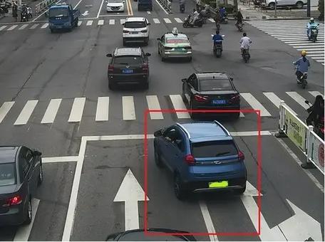 怎样算压线行驶图片