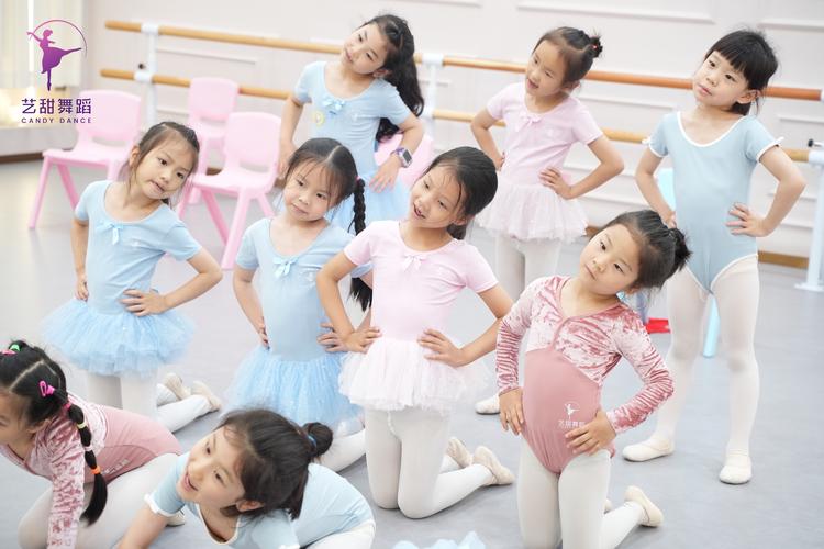 幼儿园小班无敌小可爱舞蹈视频
