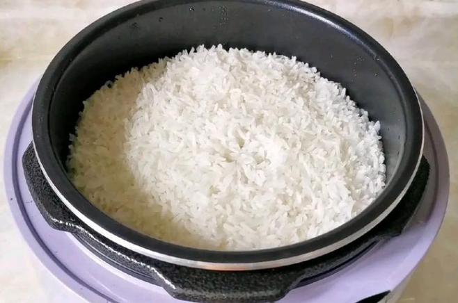 电饭煲第一锅饭能吃吗图标