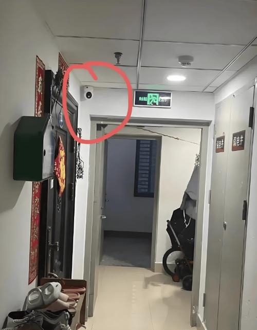家用门口监控摄像头