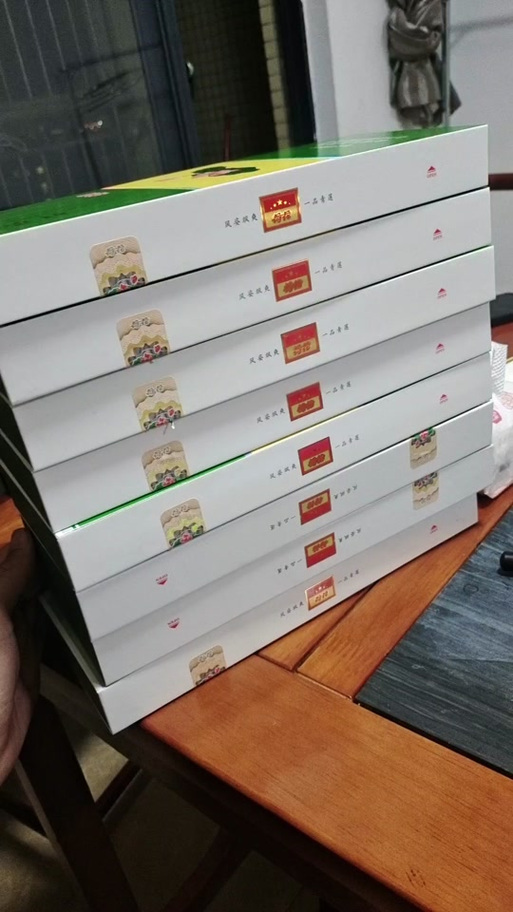 钻石荷花硬盒一品青莲多少钱一包