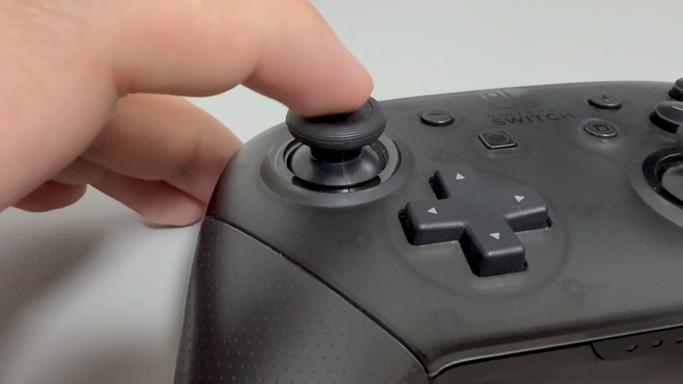 ps4手柄摇杆自动往上走