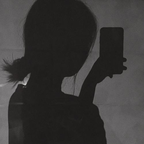 怎么把人拍成黑色影子截图