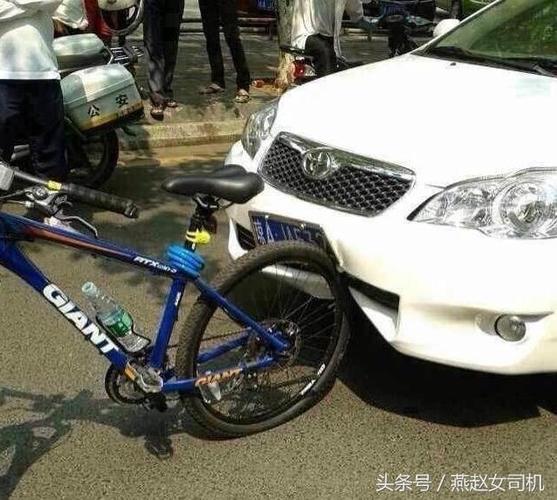 自行车撞烂日本车图标