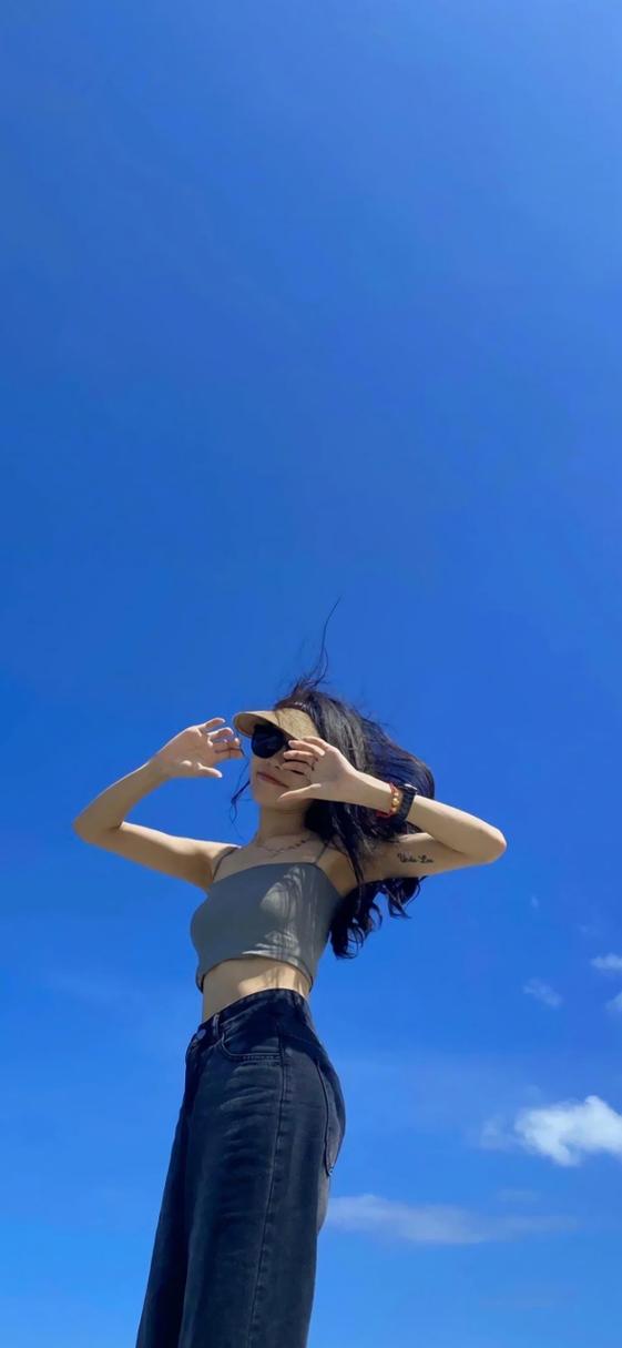 酷酷壁纸女 霸气截图