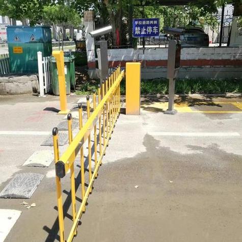 地下车库不抬杆