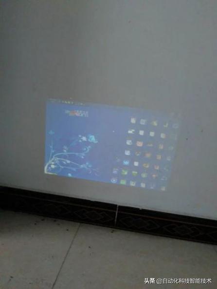 电脑屏幕在投影仪上显示不全