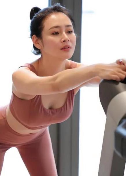 于明加惊艳写真照缩略图