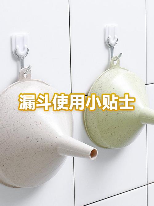 如何自制漏斗倒油