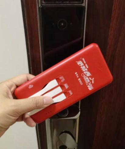指纹锁有电但是锁不上