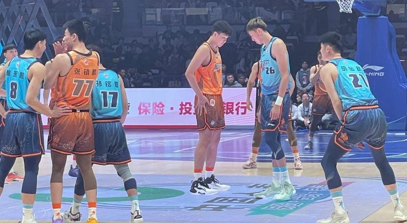 杨瀚森和周琦身高对比缩略图